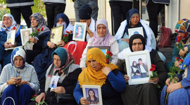 Evlatları PKK tarafından kaçırılan ailelerin evlat nöbeti 1125. gününde